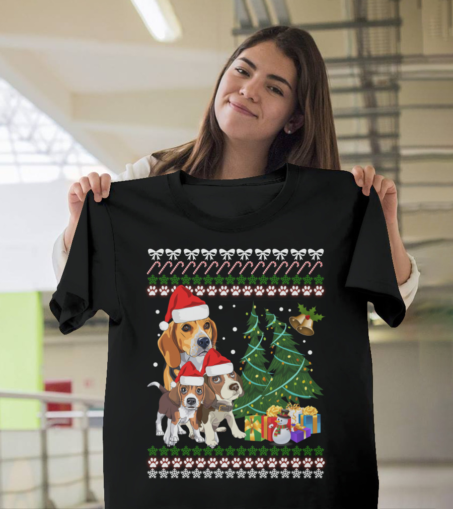 Santa Hat Beagles Christmas Tree and Gifts T-Shirt