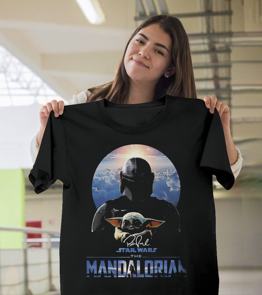 Star Wars The Mandalorian Mando And Grogu Signature Sky Background T-Shirt