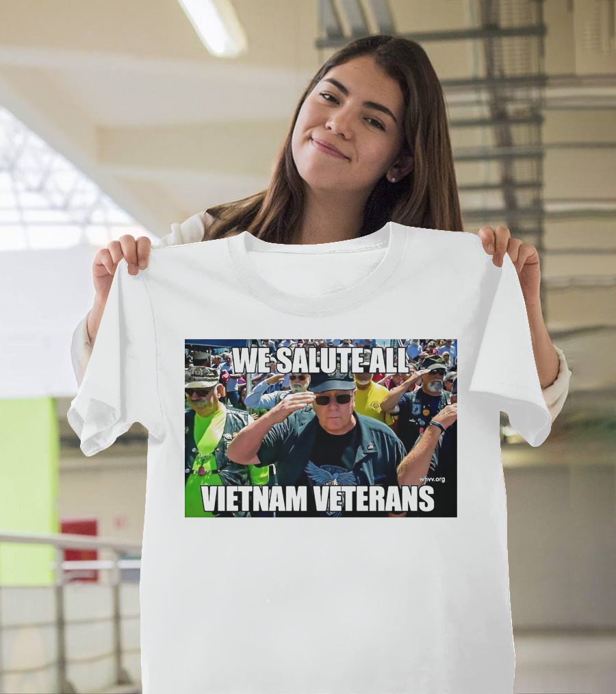 WE SALUTE ALL VIETNAM VETERANS VVA.ORG USA PATRIOTIC HONOR MILITARY TRIBUTE SALUTING SOLDIERS T-Shirt