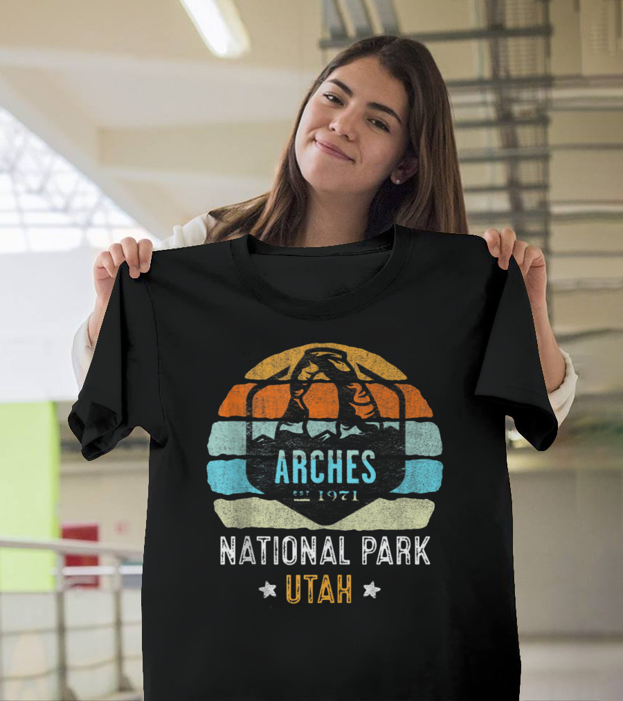 Arches National Park Utah Est 1971 Vintage T-Shirt
