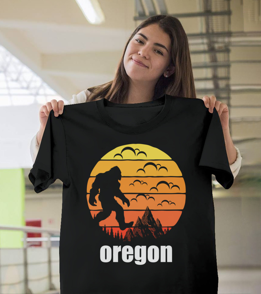Oregon Bigfoot Sunset Mountains Hiking Camping T-Shirt