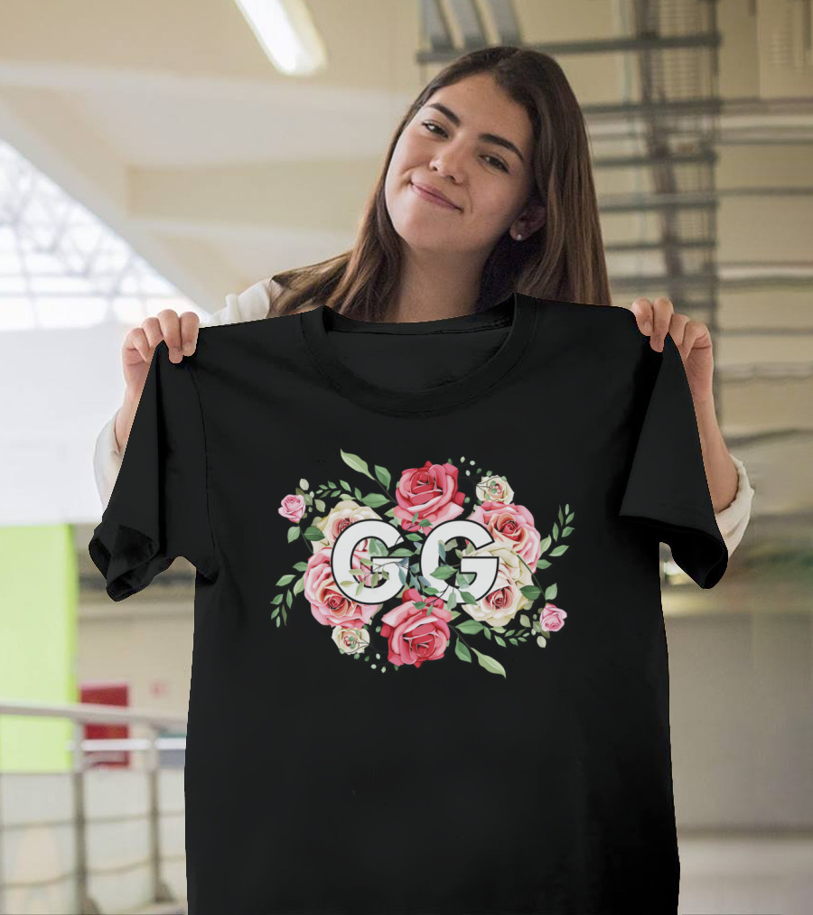 Great Grandmother GG Gigi Floral Roses Background T-Shirt