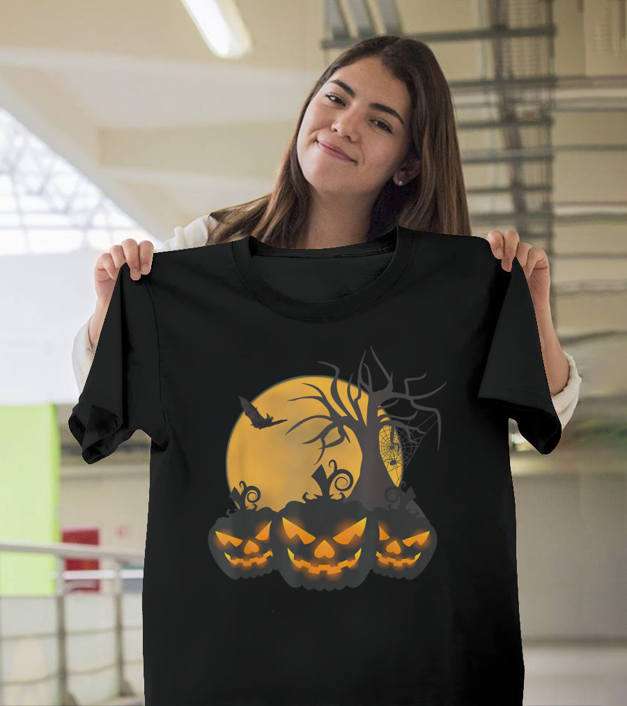 Spooky Pumpkin Moon with Tree Spider Bat Halloween Scene T-Shirt
