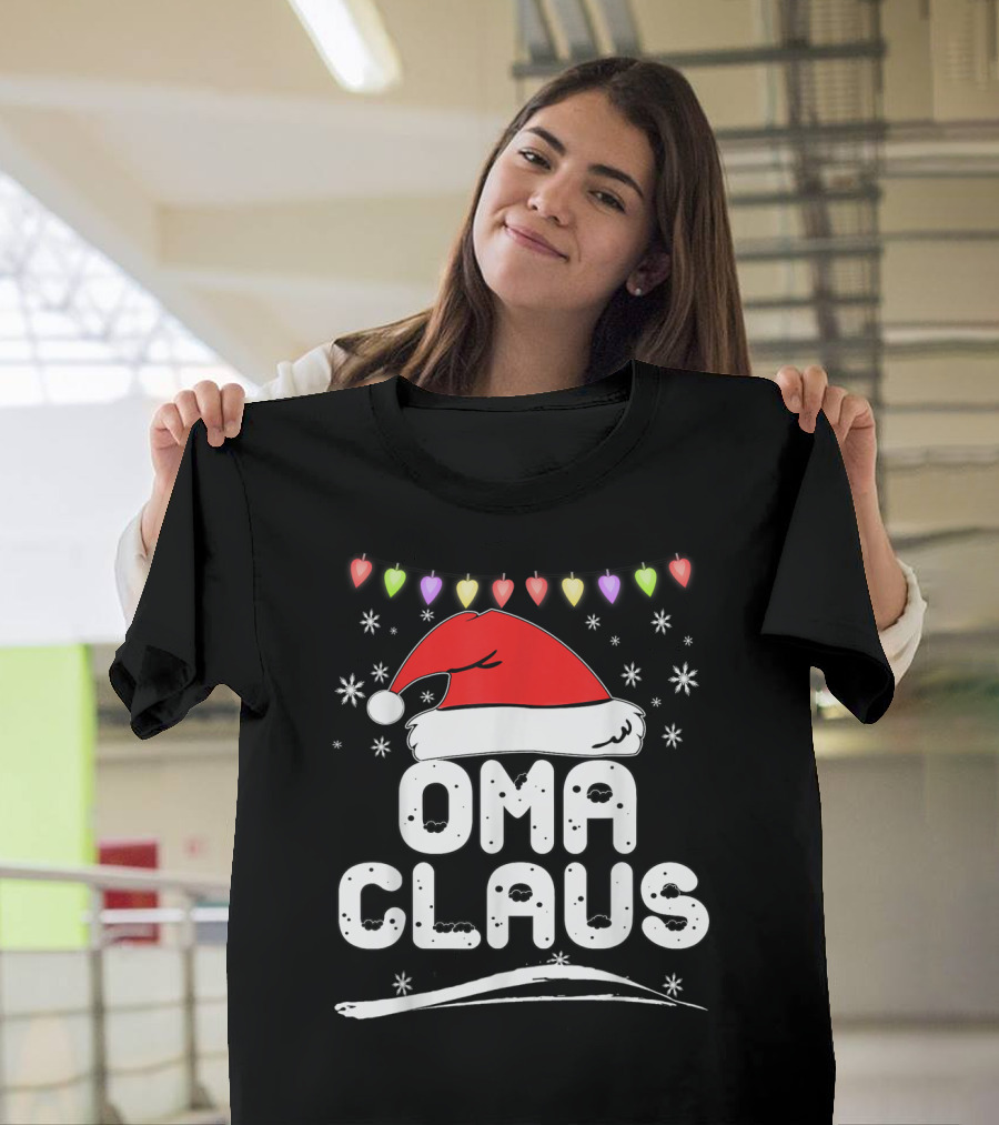 Oma Claus Christmas Santa Hat Snowflakes Heart Lights T-Shirt