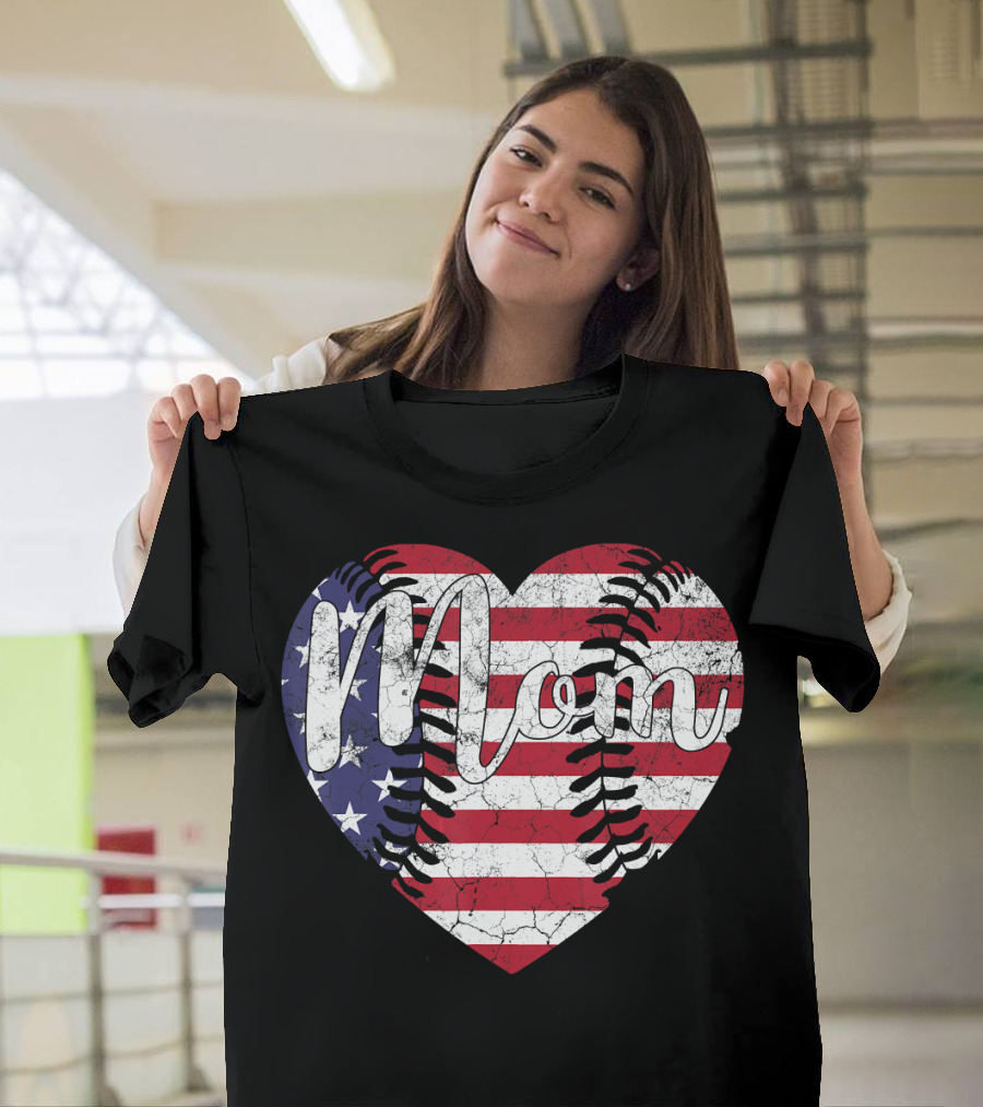 Mom Baseball Heart USA American Flag T-Shirt