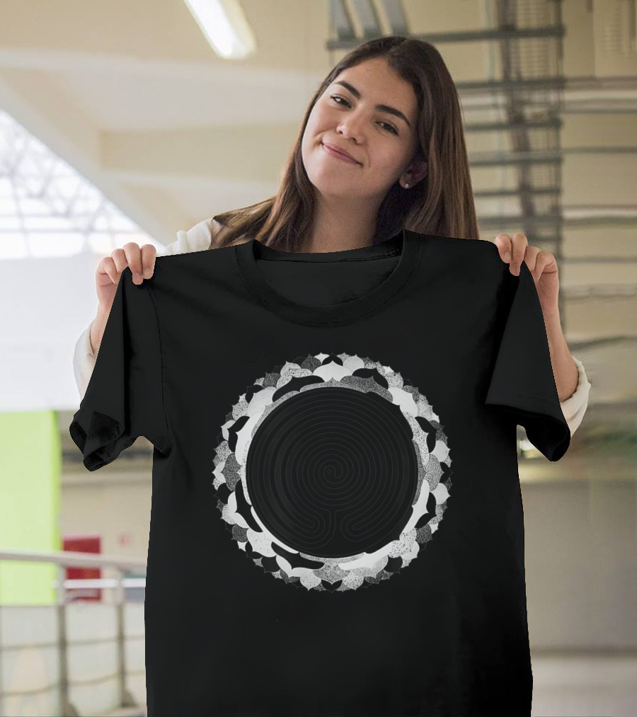 Chakravyuha Labyrinth Spiral Fertility Yantra T-Shirt