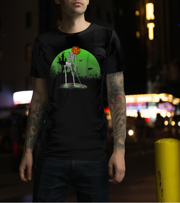 Skeleton Playing Golf With Pumpkin Head Halloween Scary Golf Scene T-Shirt