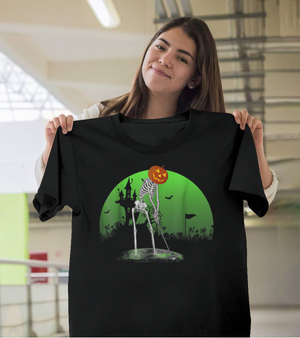 Skeleton Playing Golf With Pumpkin Head Halloween Scary Golf Scene T-Shirt