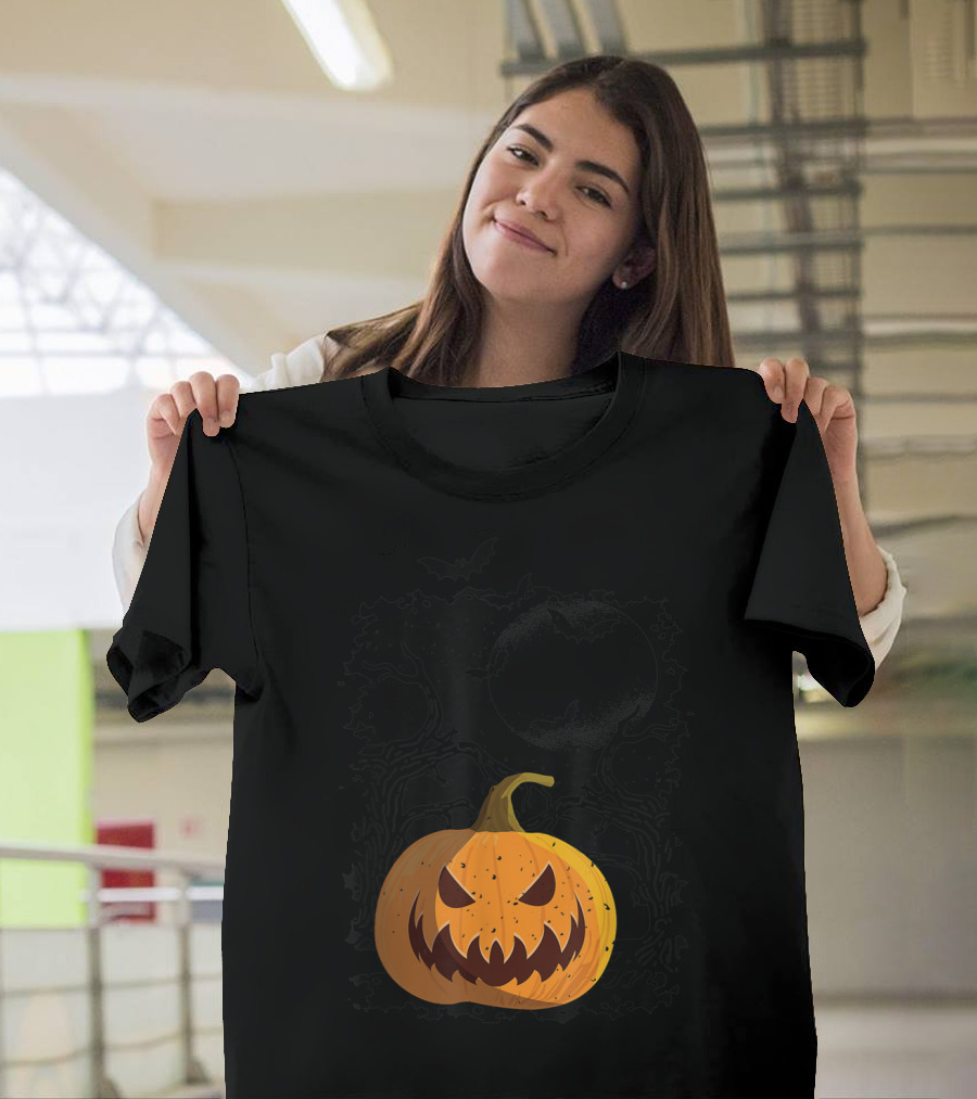 Vintage Halloween Night with Scary Jack O Lantern and Flying Bats T-Shirt