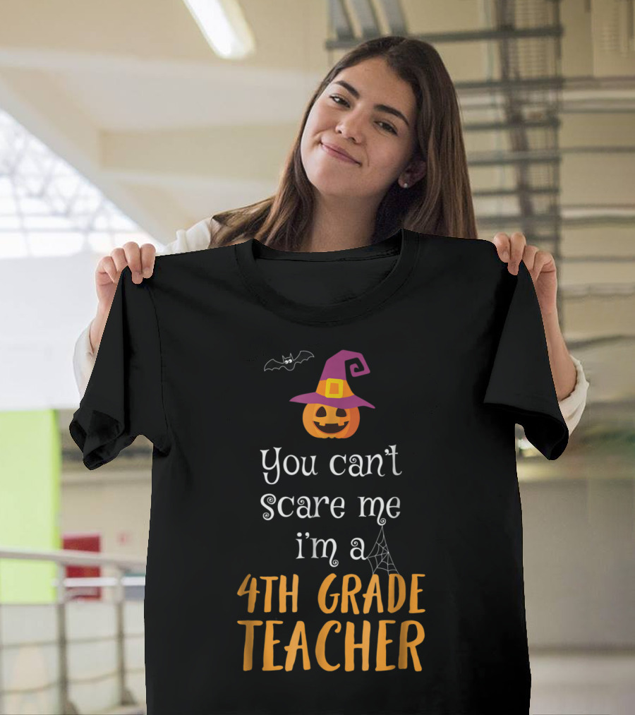 You Can't Scare Me I'm A 4th Grade Teacher Halloween Pumpkin Hat Bat Spider Web T-Shirt