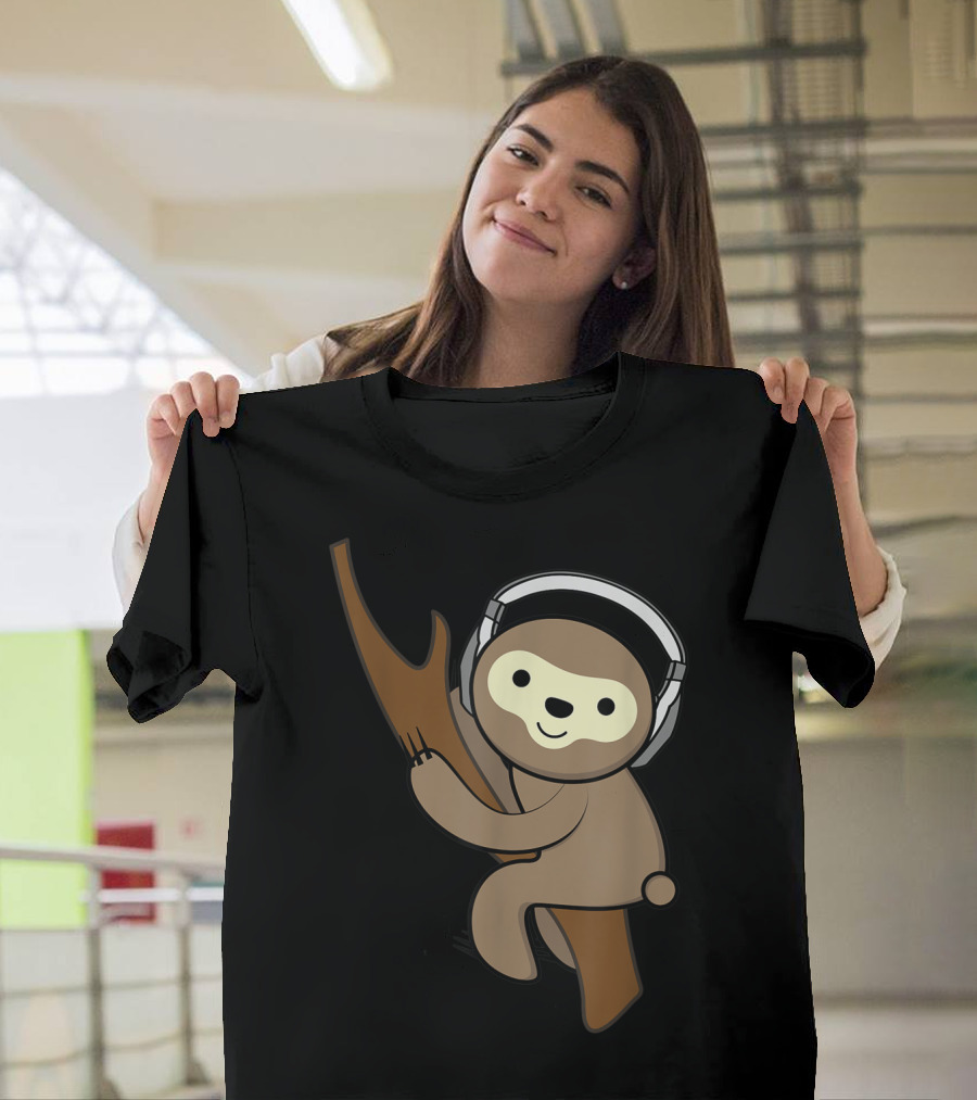 Cool Sloth Music Headphones Funny Animal Tree Hugger T-Shirt