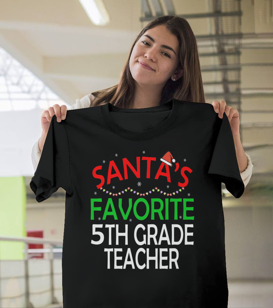 Santa's Favorite 5th Grade Teacher Christmas Hat Snowflakes Holiday Lights T-Shirt