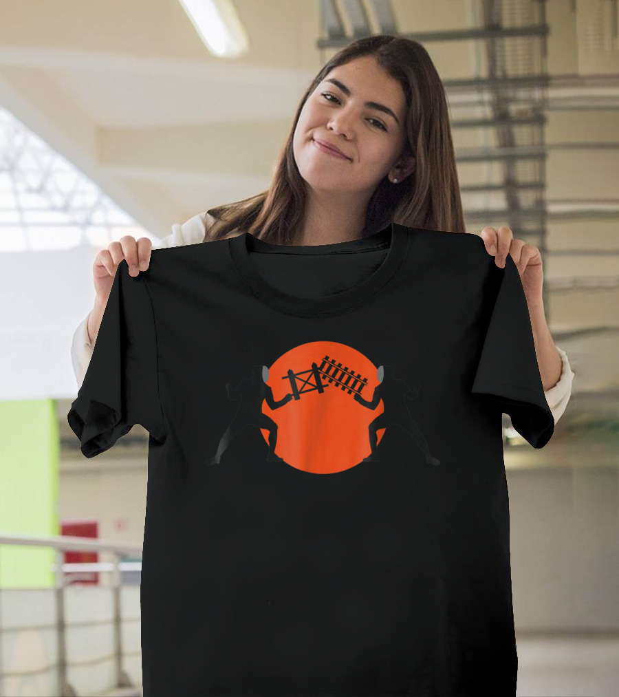 Funny Fencing Sport Lunge Parry En Garde Pret Silhouette Red Circle T-Shirt