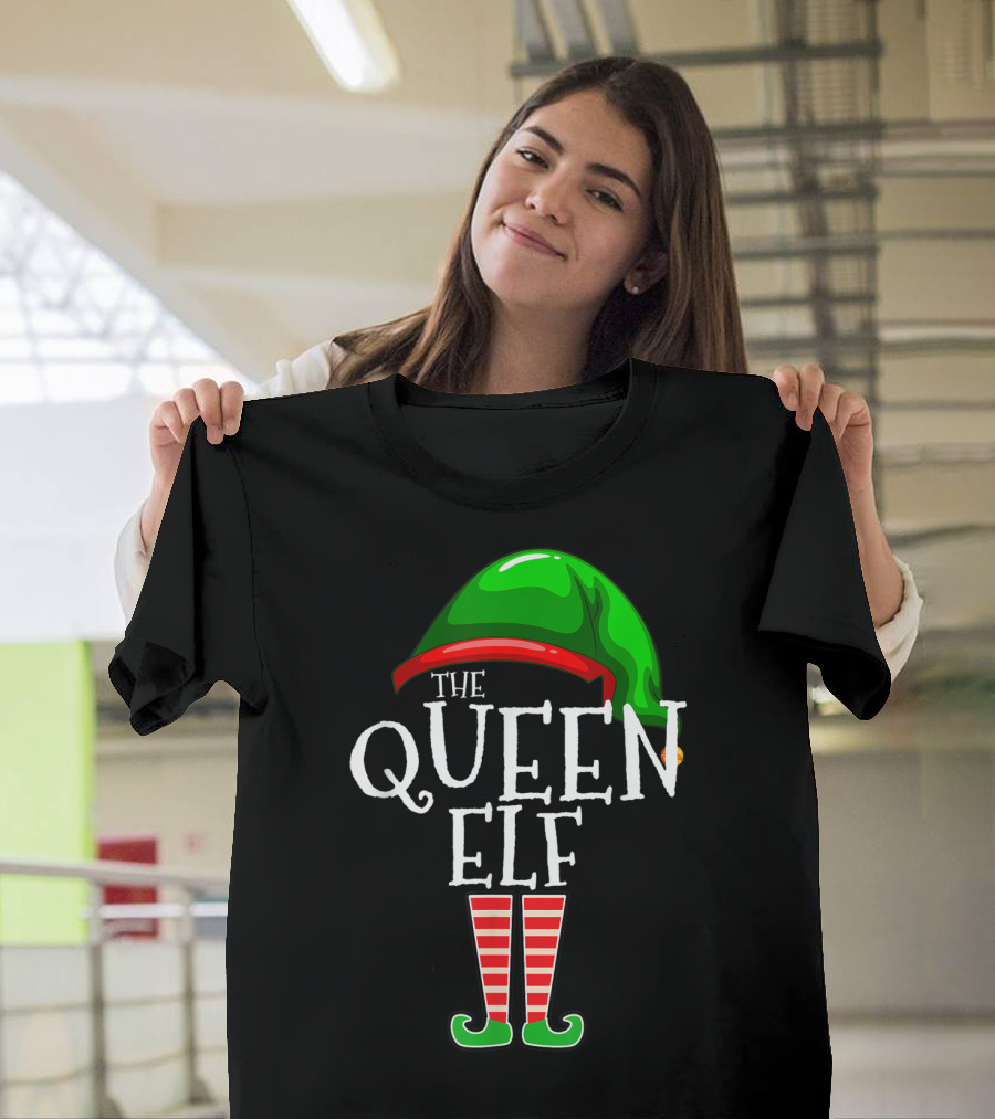 THE QUEEN ELF FAMILY MATCHING GROUP GREEN HAT RED STRIPED SOCKS T-Shirt