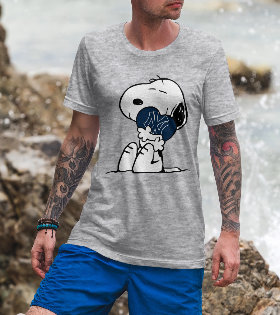 Snoopy Hugging New York Yankees Iconic Baseball Symbol T-Shirt