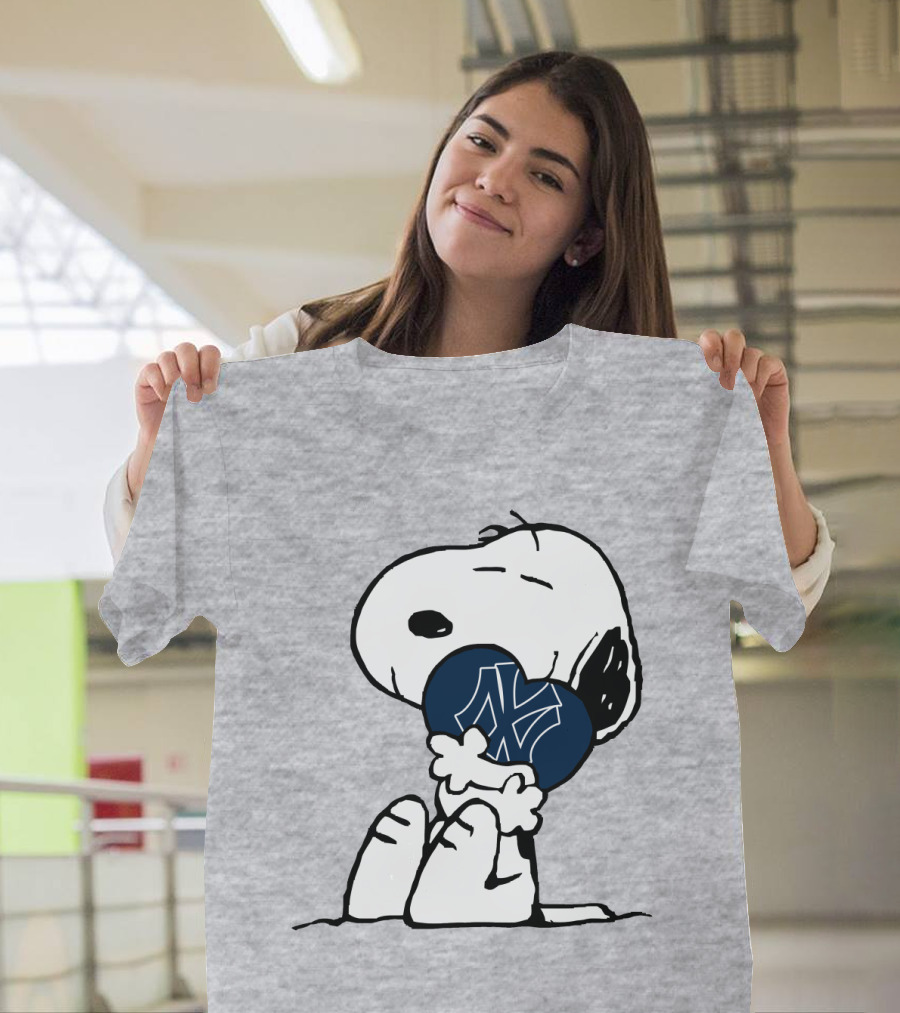 Snoopy Hugging New York Yankees Iconic Baseball Symbol T-Shirt