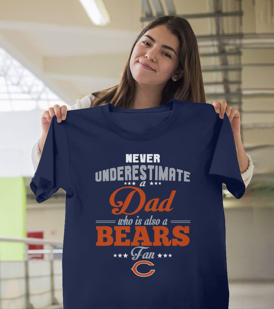 Never Underestimate A Dad Who Is Also A Chicago Bears Fan T-Shirt