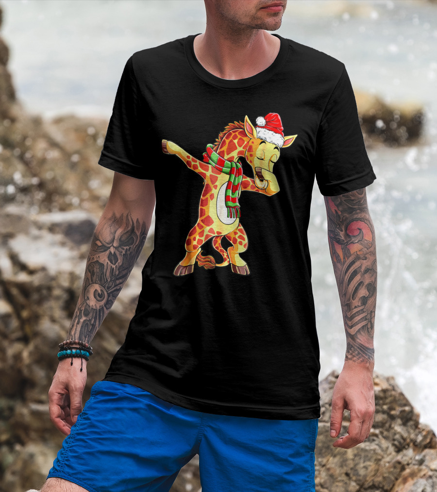 Dabbing Giraffe Santa With Christmas Hat And Scarf T-Shirt
