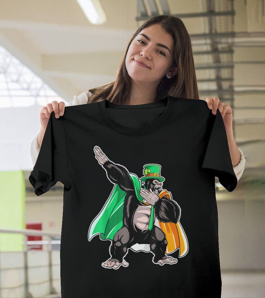 Dabbing Gorilla St Patricks Day Men Leprechaun Irish Cape T-Shirt
