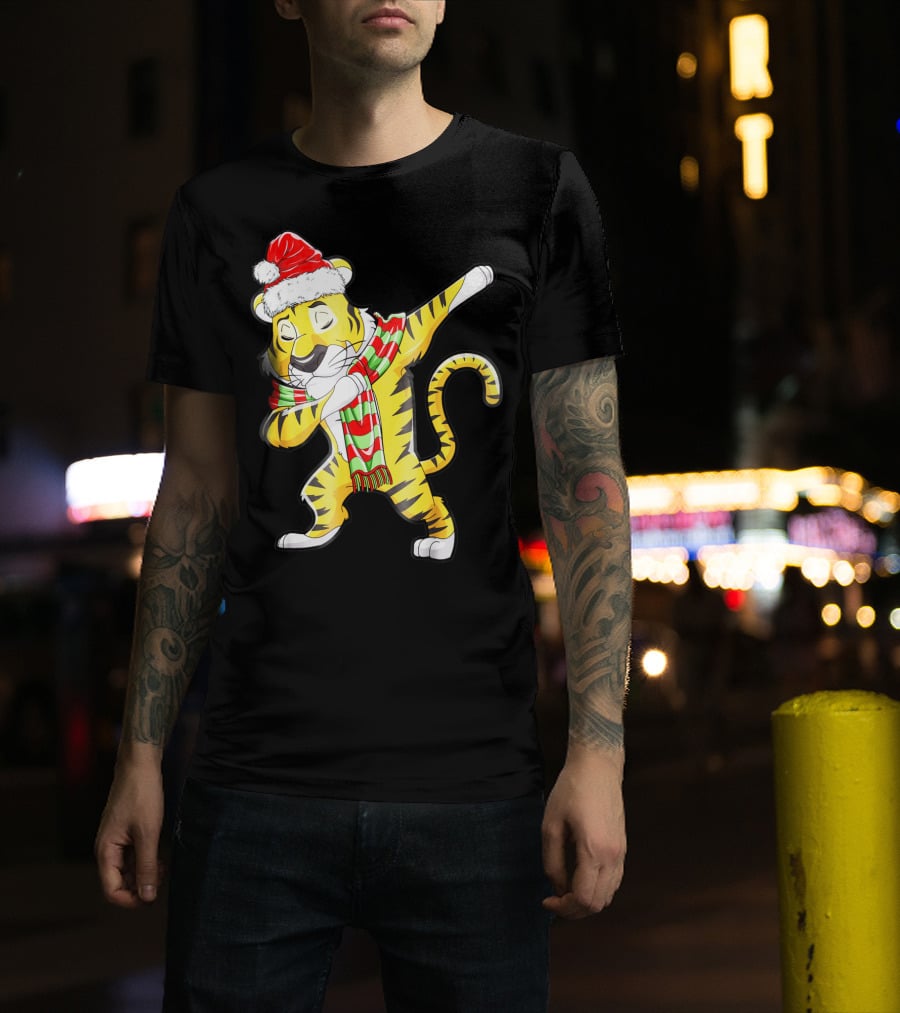 Dabbing Tiger Santa In Santa Hat And Festive Scarf T-Shirt