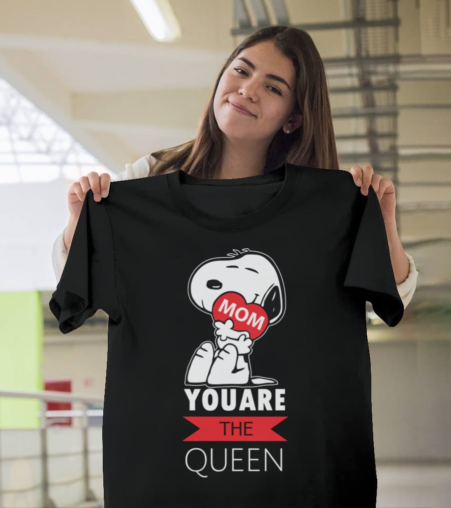 Snoopy Mom You Are The Queen Heart Hugging Beagle T-Shirt