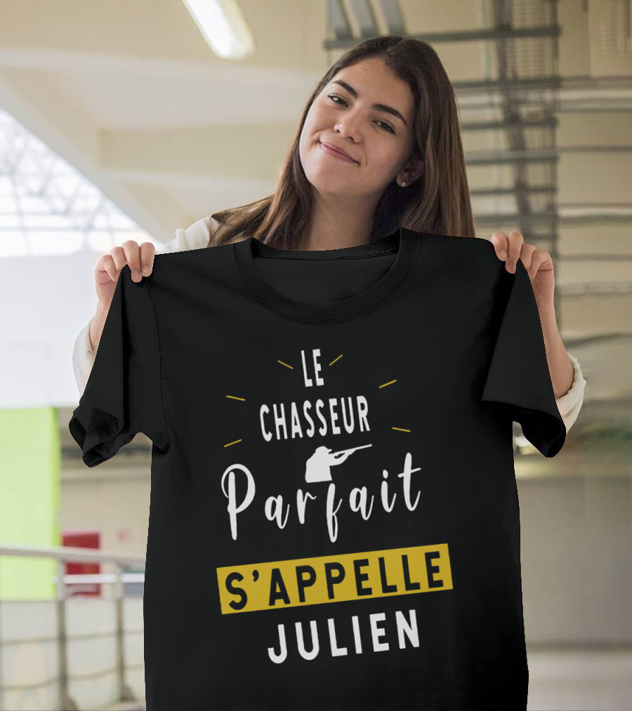 Le Chasseur Parfait S’appelle Julien avec Silhouette de Chasseur T-Shirt