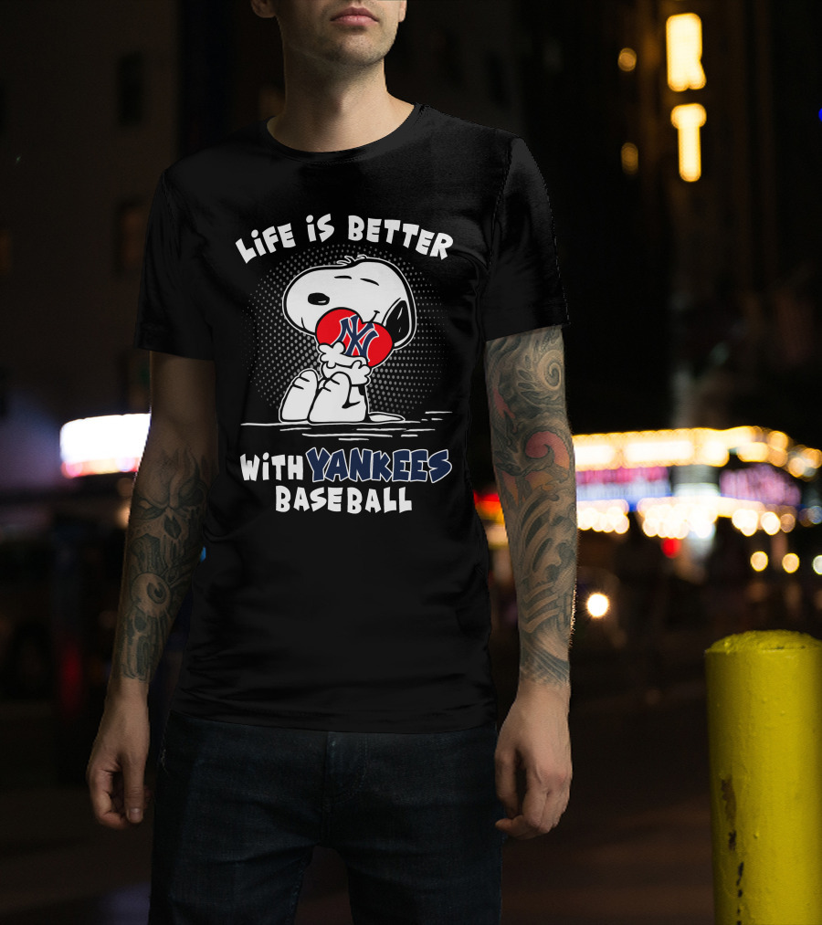Life Is Better With Yankees Baseball Snoopy Hugging T-Shirt