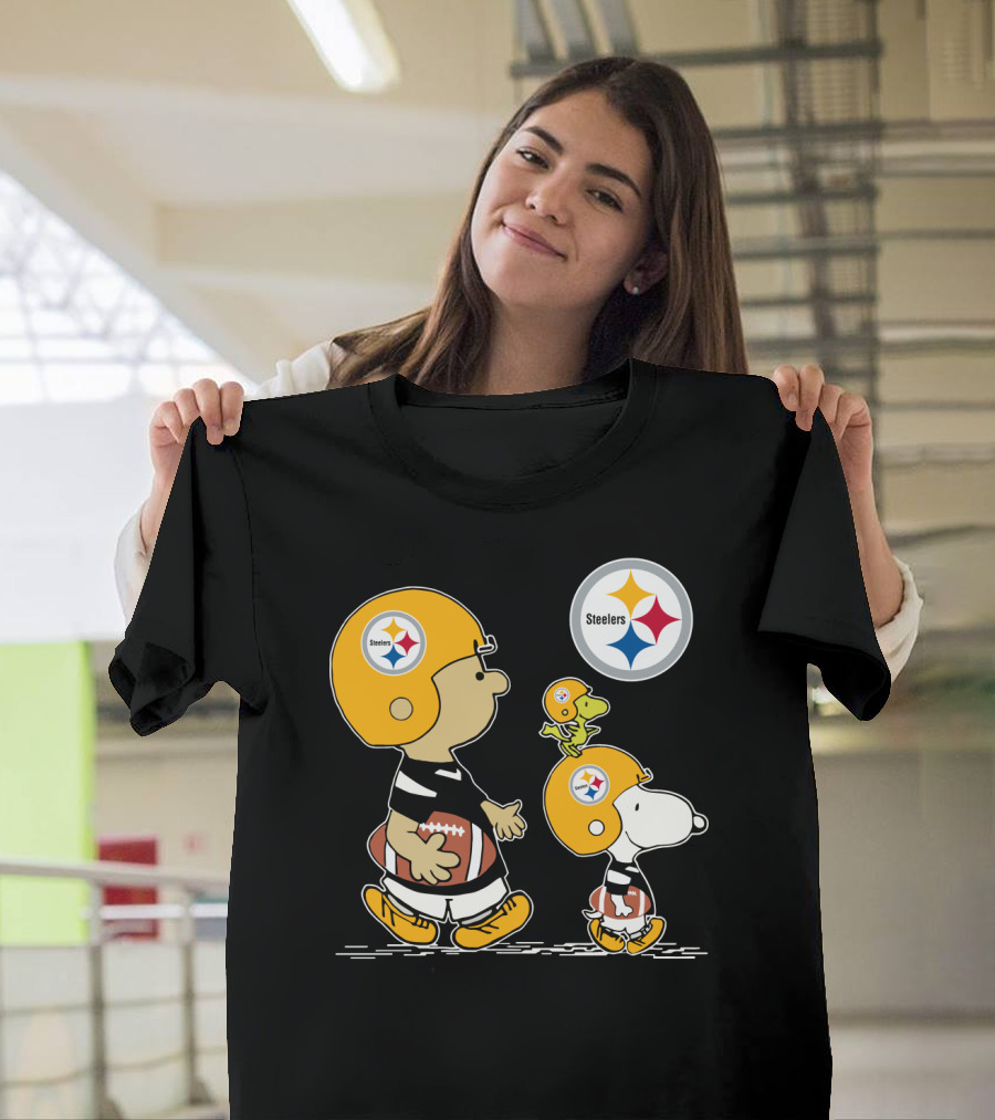 Steelers Snoopy And Peanuts Characters With Football Helmets T-Shirt