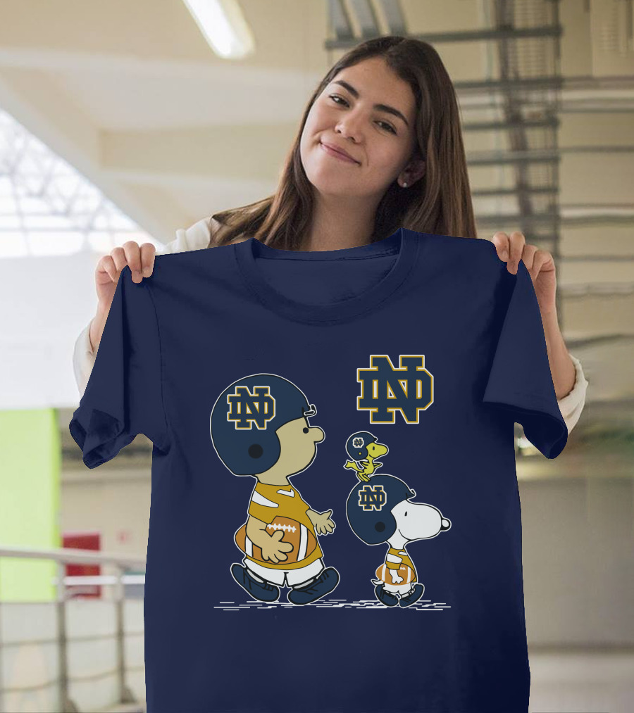 Notre Dame Fighting Irish Peanuts Characters Football Fan Scene T-Shirt