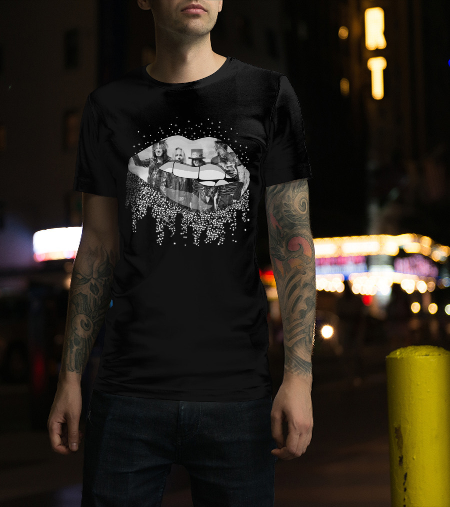 Mötley Crüe Black And White Glam Rock Band Collage With Glittery Lips T-Shirt