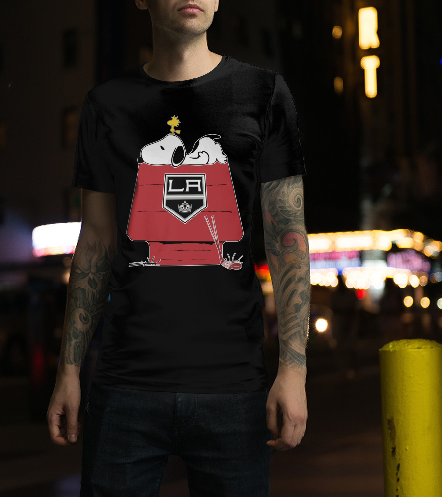 La Kings Snoopy On Doghouse With Hockey Sticks And Puck T-Shirt