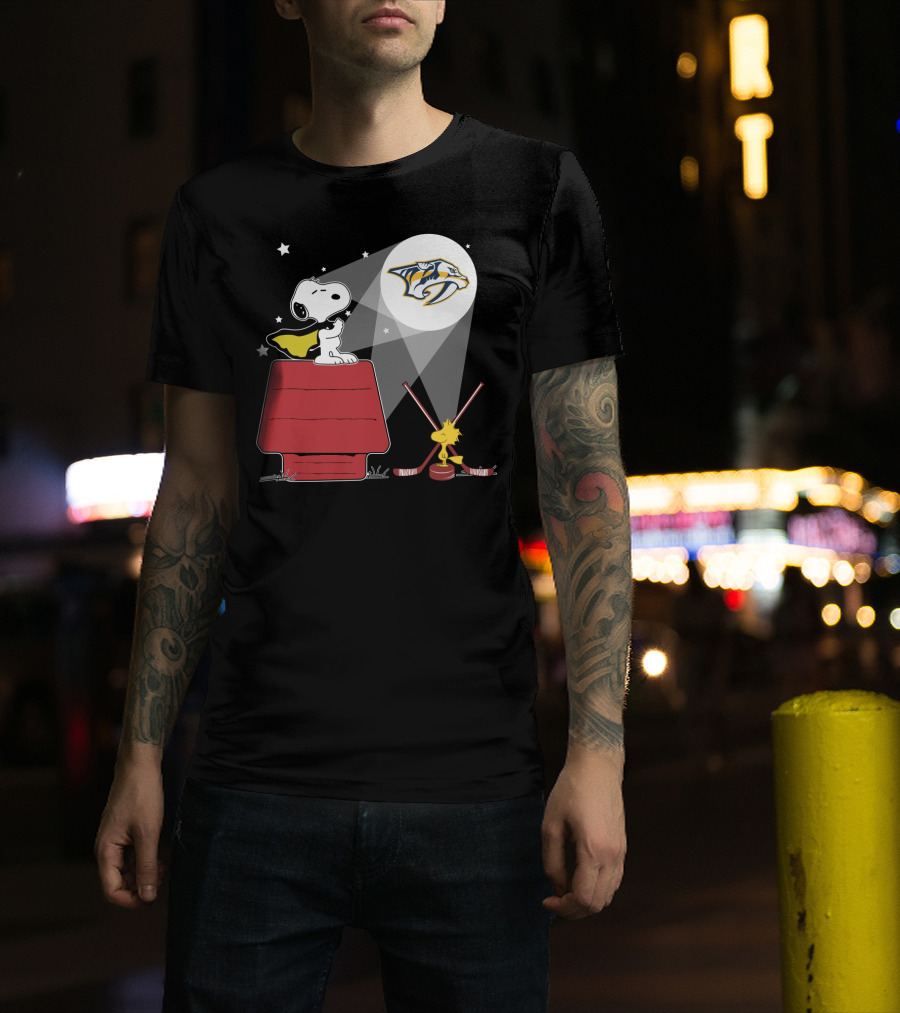 Nashville Predators Snoopy Woodstock Hockey Moonlight Scene T-Shirt