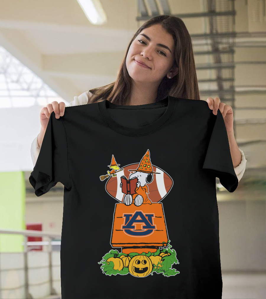 Auburn Tigers Halloween Football With Snoopy And Woodstocks Magic Pumpkin Scene T-Shirt