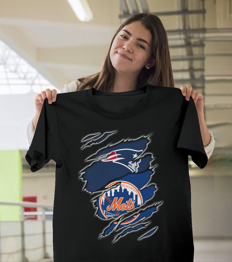 New England Patriots And New York Mets Claw T-Shirt