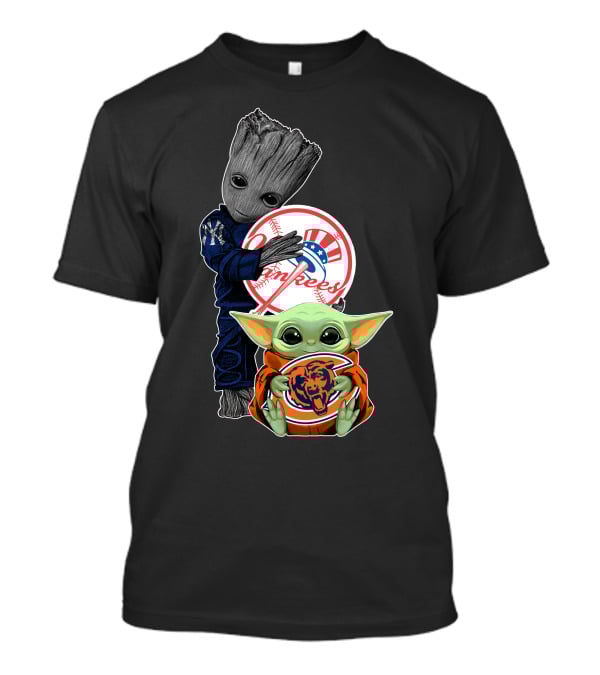 Yankees Groot And Baby Yoda Holding Chicago Bears T-Shirt
