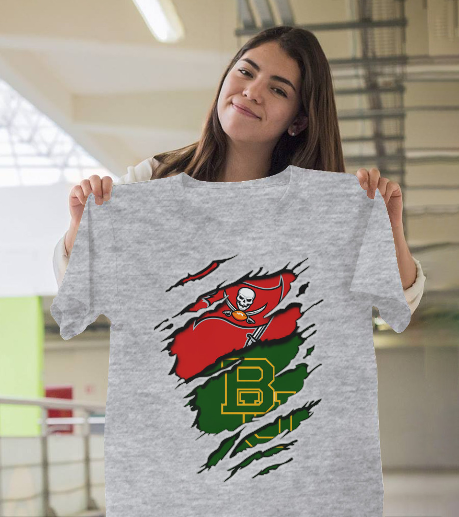 Buccaneers Baylors Skull Flag Ripped T-Shirt