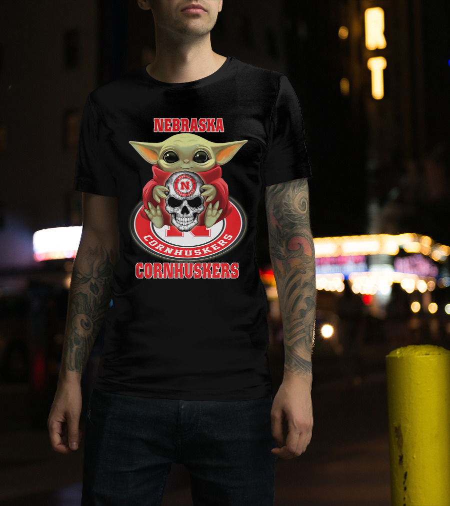 Nebraska Cornhuskers Baby Alien Holding Skull Logo Yd1404 T-Shirt