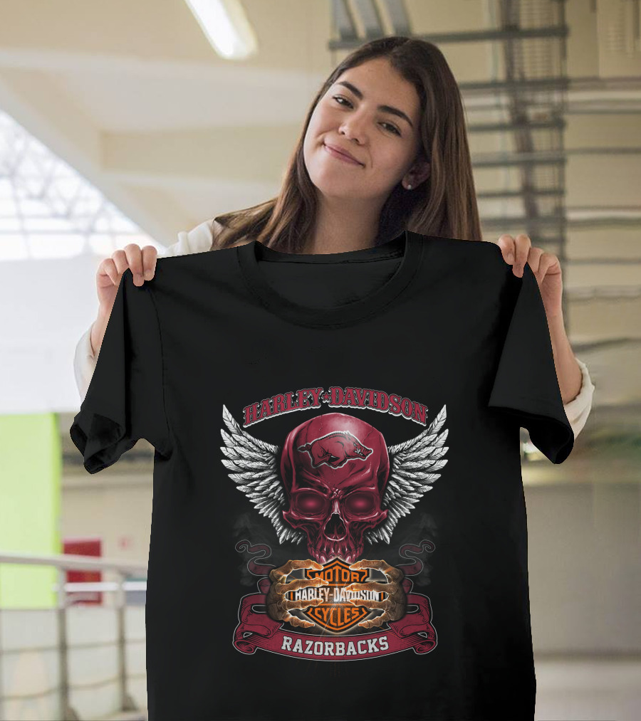Harley Davidson Arkansas Razorbacks Skull With Wings And Motorcycle T-Shirt