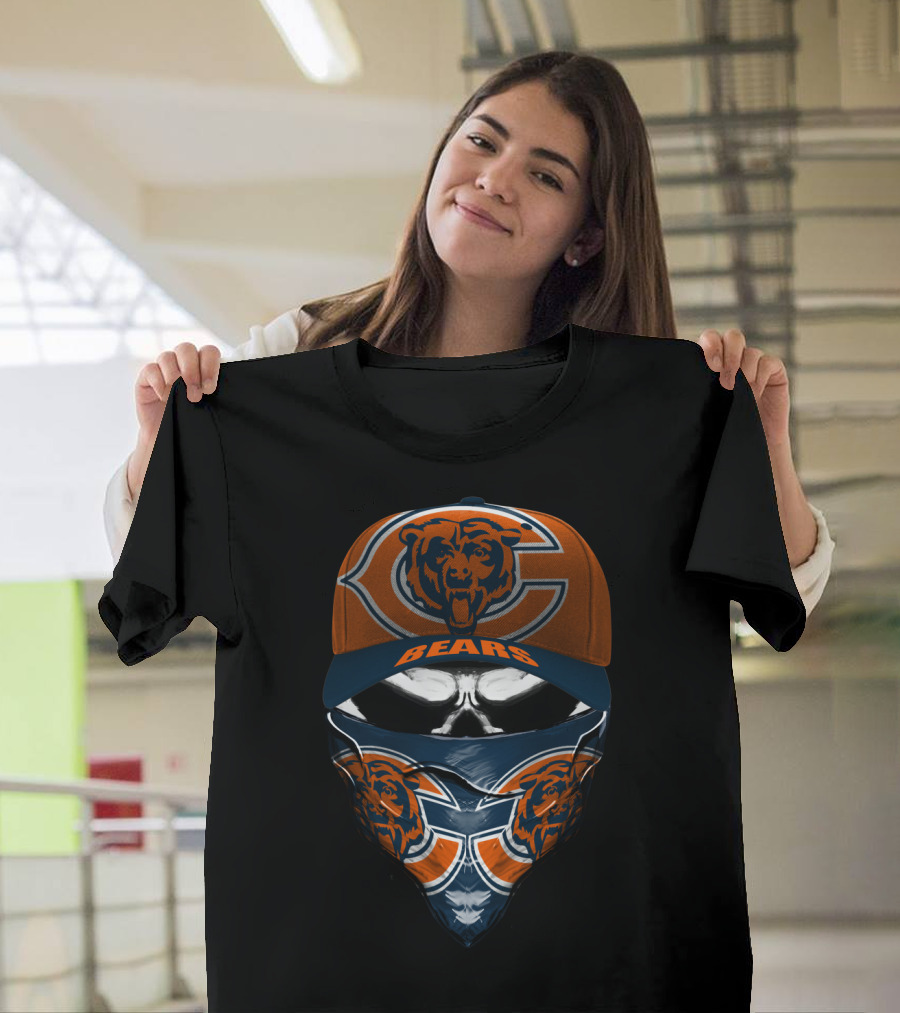 Chicago Bears Hat And Bandana With Team Logo And Skull T-Shirt