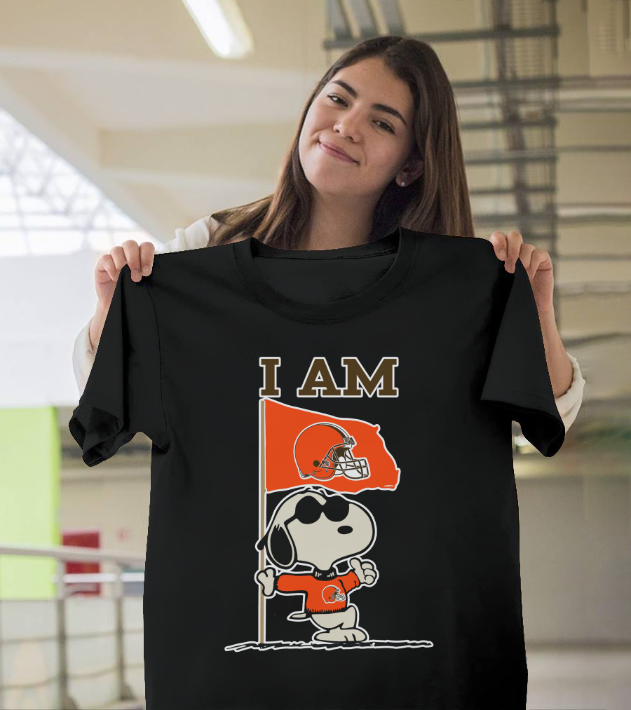 I Am Cleveland Browns Snoopy Football Flag T-Shirt