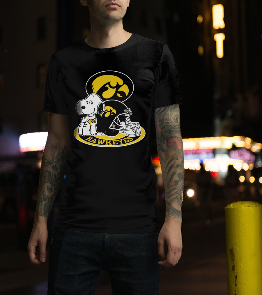 Snoopy Iowa Hawkeyes Helmet Fan T-Shirt