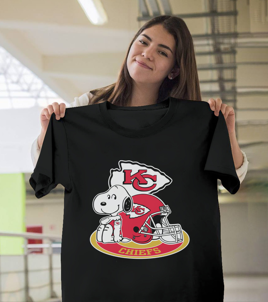 Kansas City Chiefs Snoopy Kc Arrowhead Helmet T-Shirt