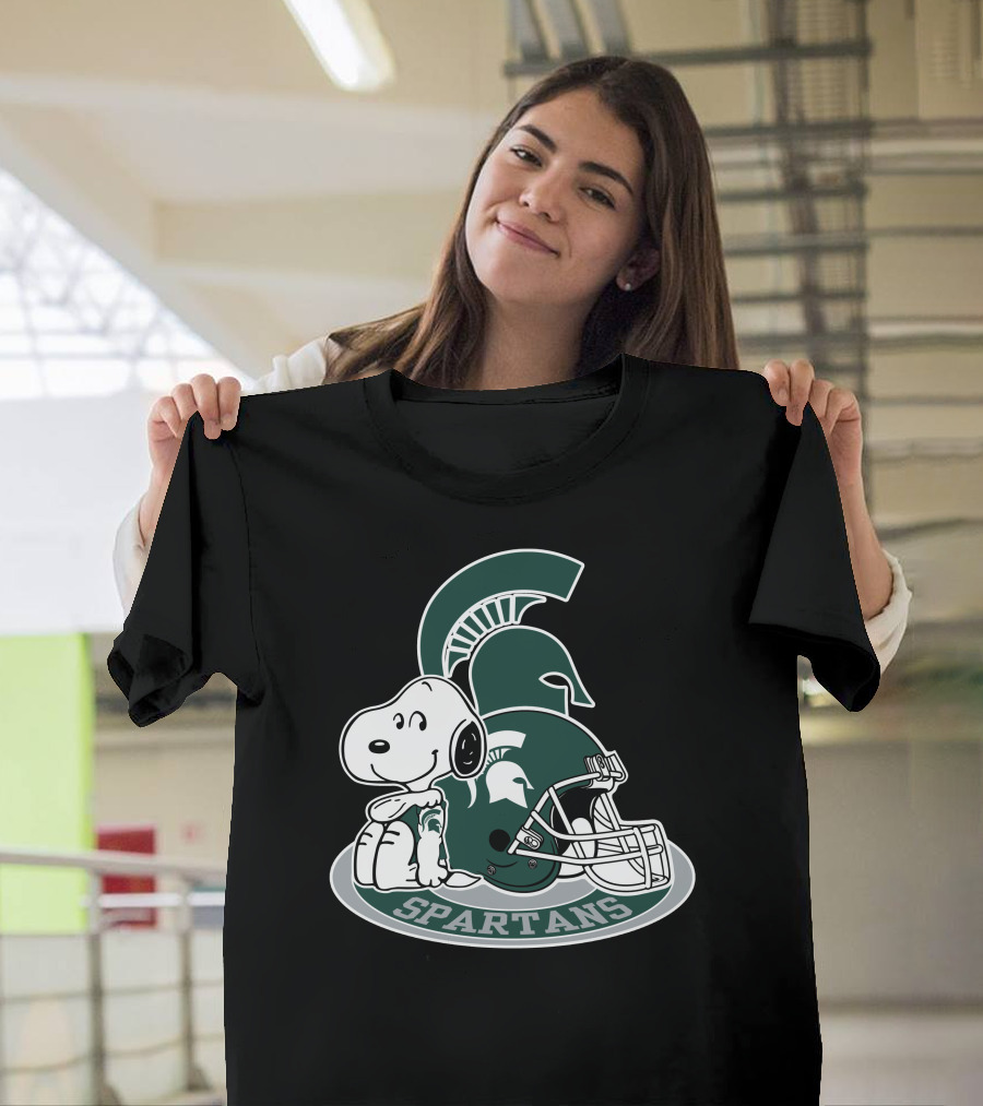 Snoopy Michigan State Spartans Football Helmet T-Shirt