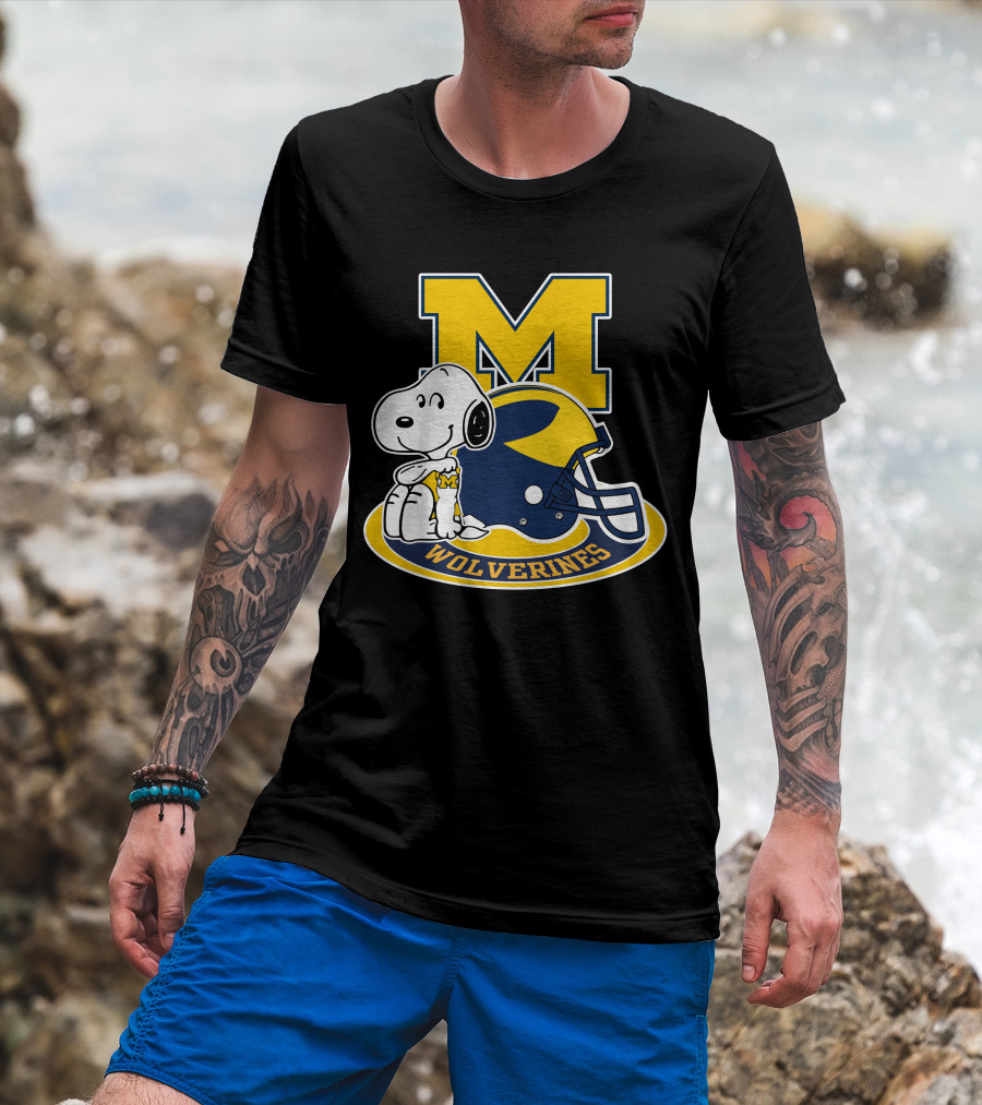 Michigan Wolverines Snoopy M Helmet T-Shirt