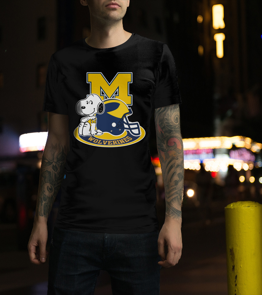 Michigan Wolverines Snoopy M Helmet T-Shirt