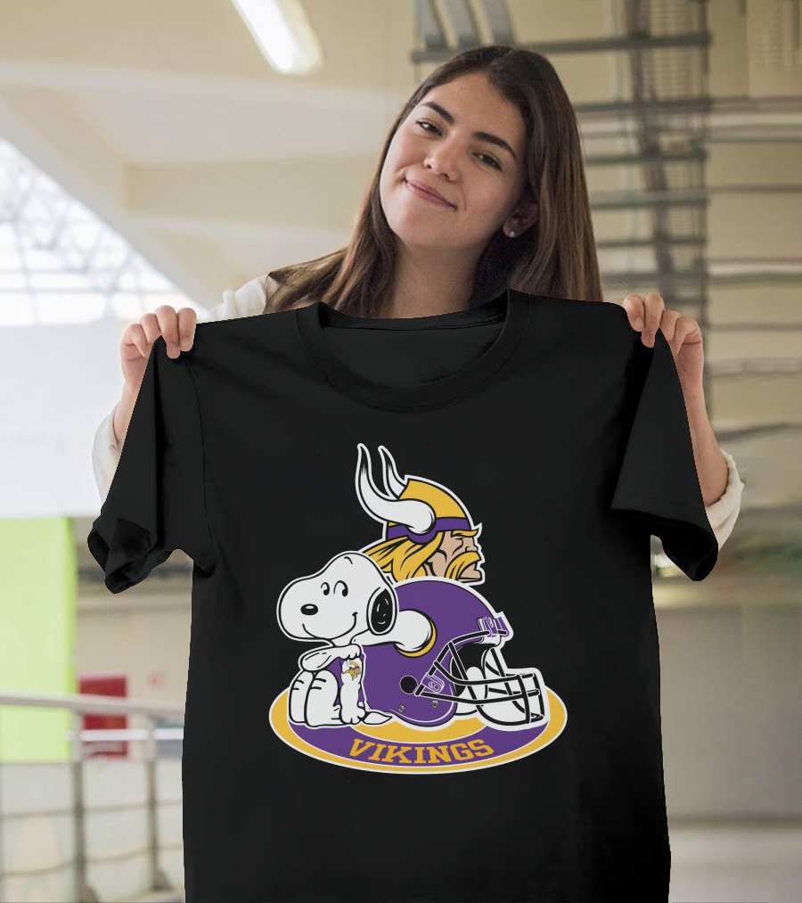 Minnesota Vikings Snoopy Helmet Vikings T-Shirt
