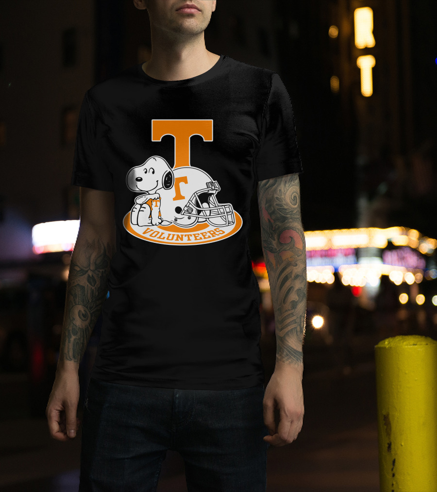 Snoopy Tennessee Volunteers Football Helmet T-Shirt