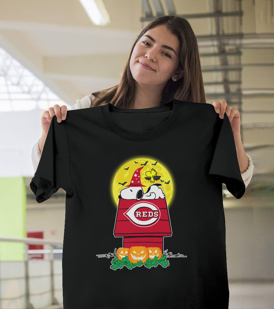 Cincinnati Reds Snoopy Halloween Doghouse Moon Pumpkins T-Shirt