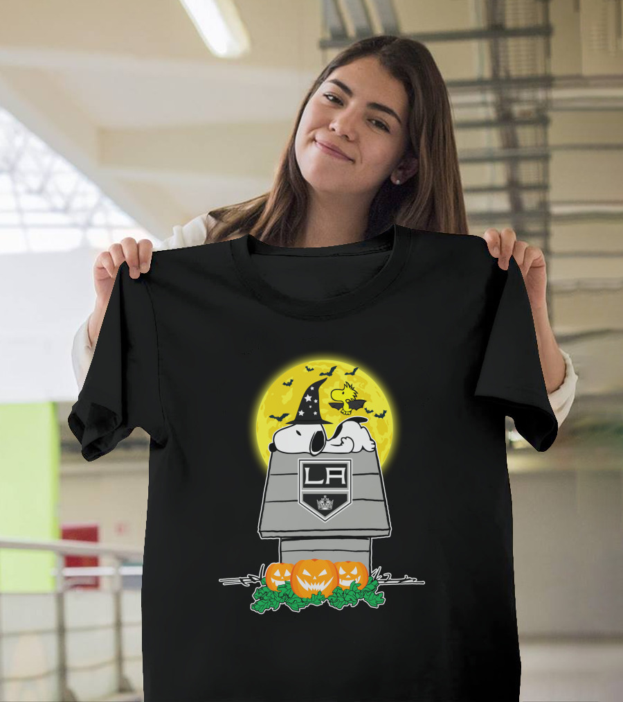 Los Angeles Kings Snoopy Halloween Doghouse Full Moon Pumpkins Woodstock T-Shirt