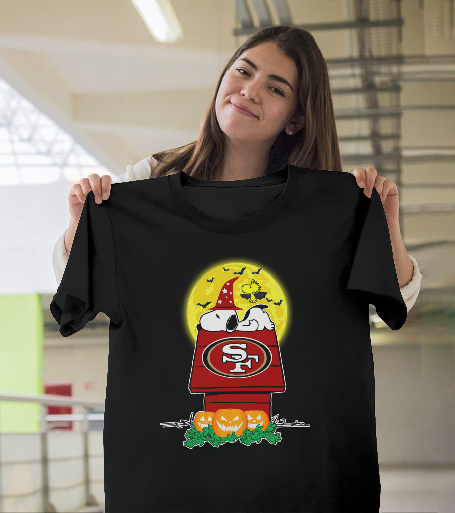 San Francisco 49ers Snoopy Woodstock Halloween Moon Jack-O'-Lanterns T-Shirt